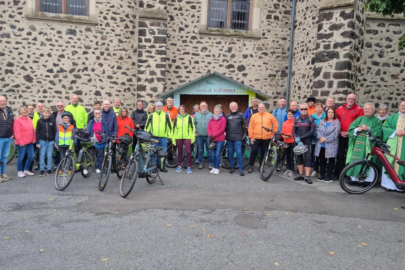 Fahrradwallfahrt_gruppe